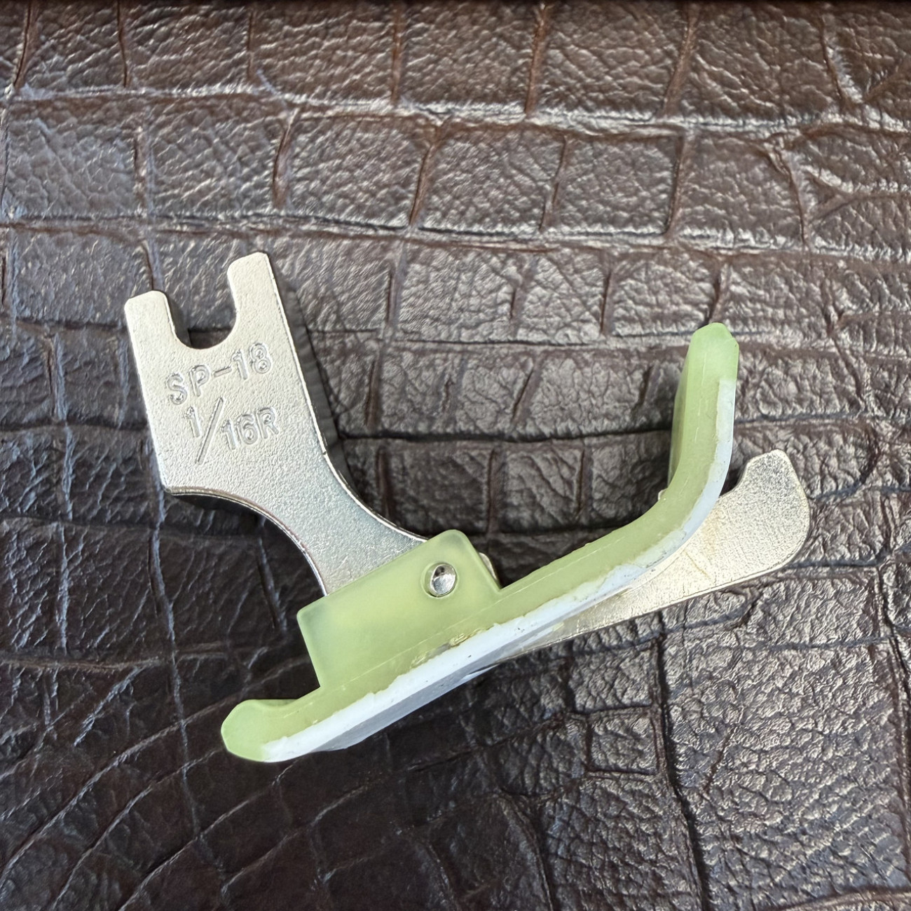 Лапка ПШМ SP-18 1/16R тефлонова для відстрочки з обмежувачем на 1,6 мм права