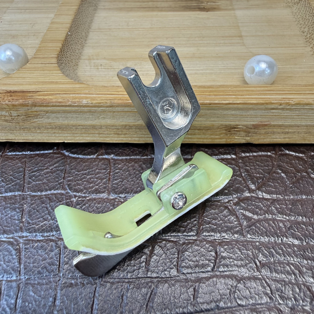 Лапка ПШМ SP-18 1/16R тефлонова для відстрочки з обмежувачем на 1,6 мм права