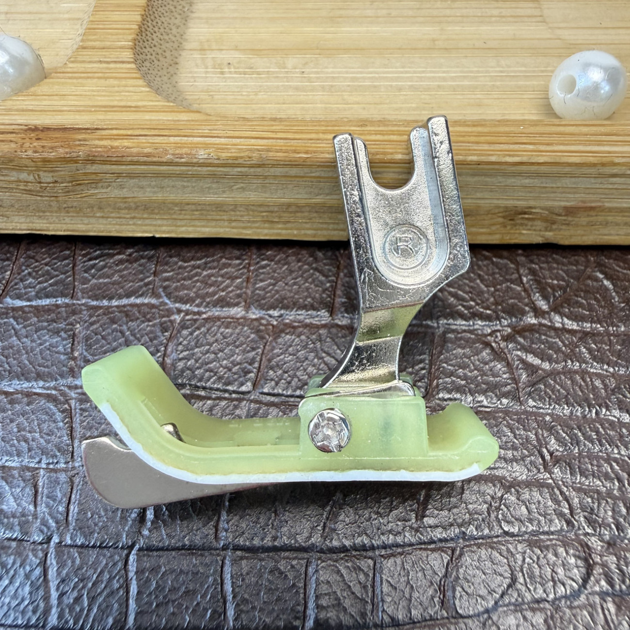 Лапка ПШМ SP-18 1/16R тефлонова для відстрочки з обмежувачем на 1,6 мм права