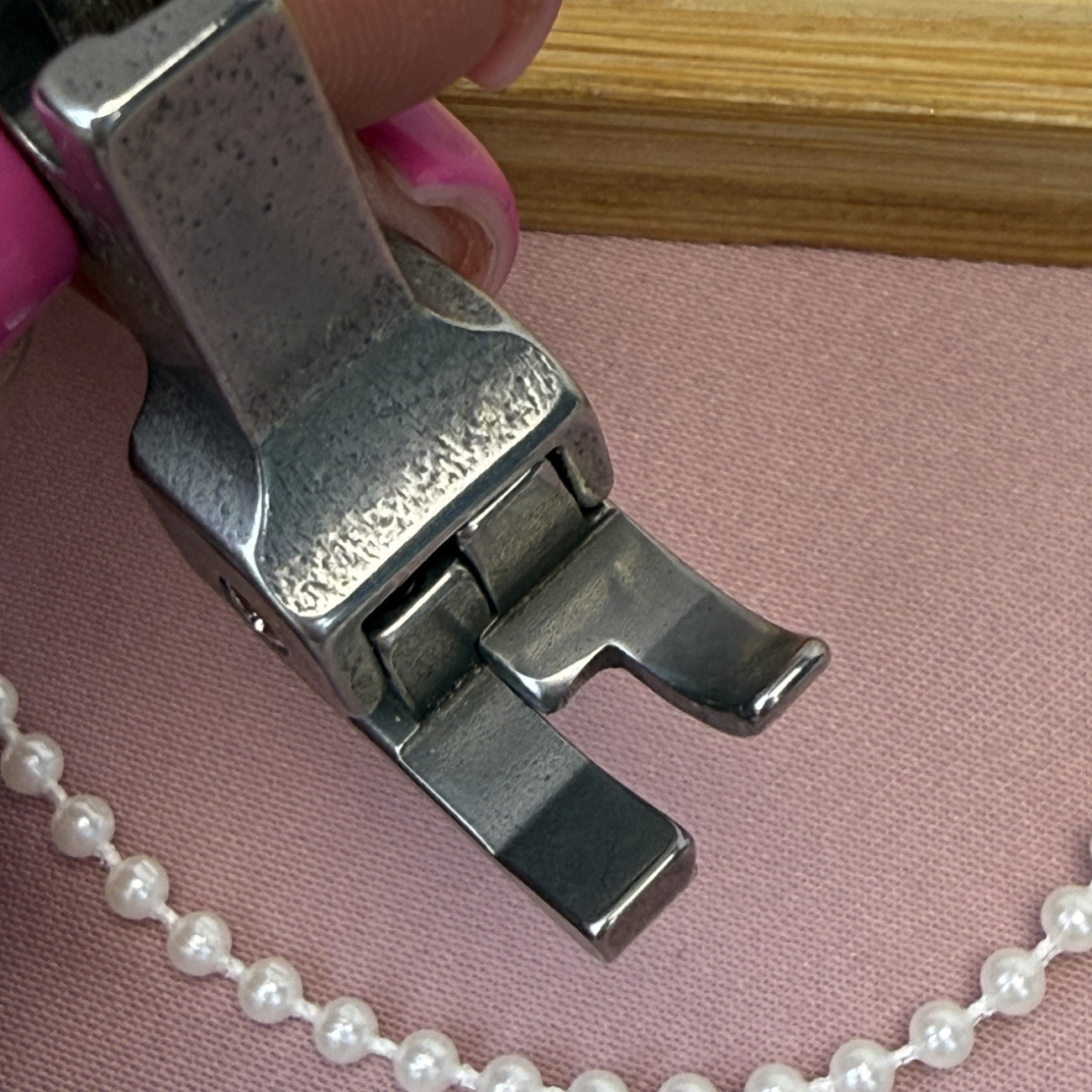 Лапка ПШМ CL 3/32 для відстрочки підпружинена на 2,4 мм ліва