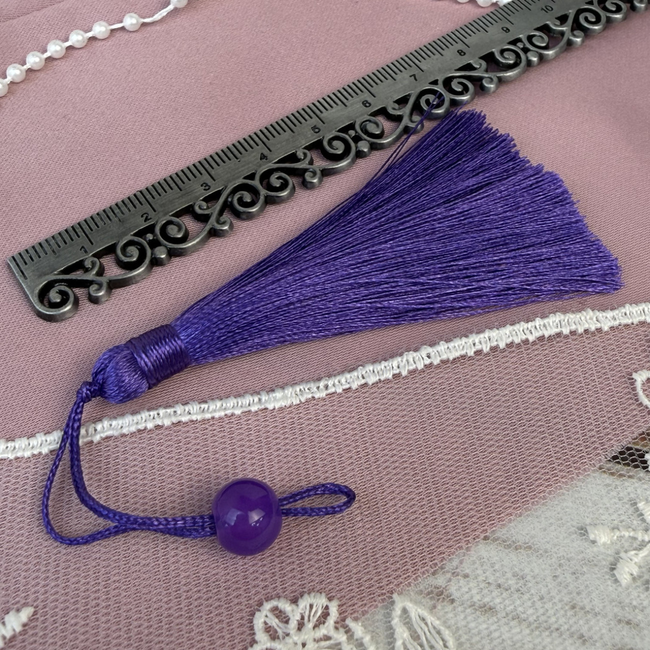 Китиця декоративна з бусинкою фіолетова 7 см — підвіска для декору