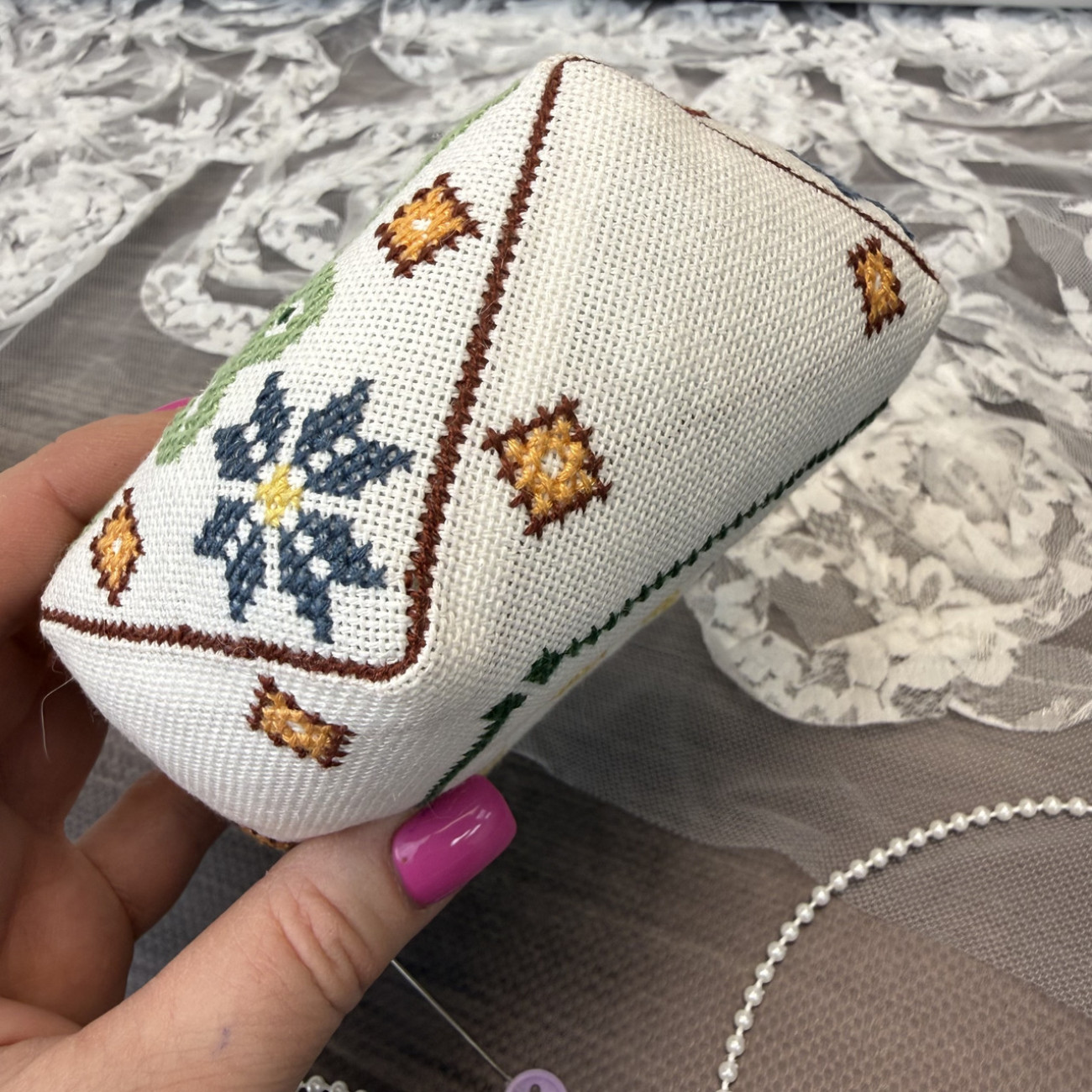 Біскорню для голок і шпильок - компактна подушечка для шиття та рукоділля