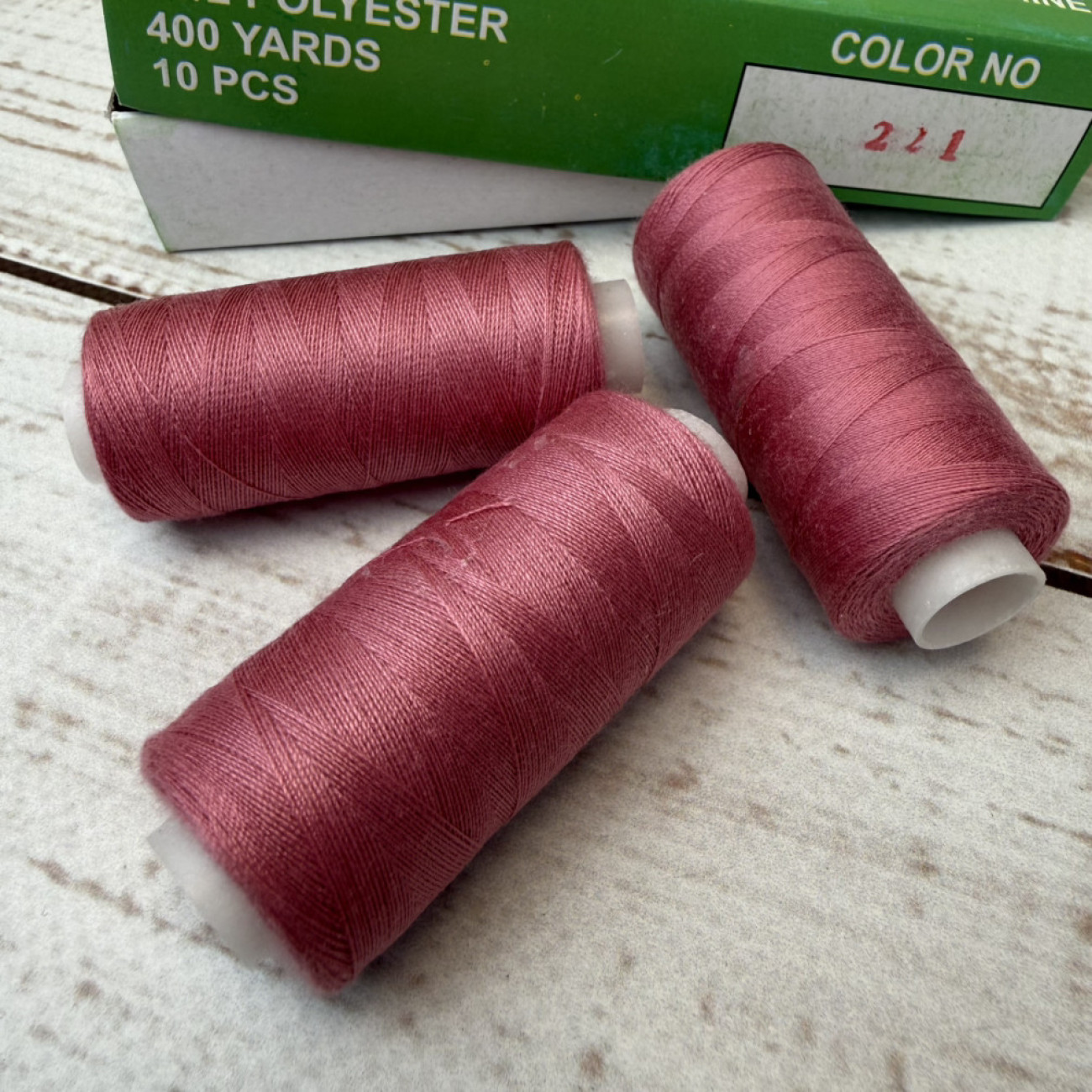 Нитки для шиття Peri 100% поліестер, 40/2, 400Y (№221)