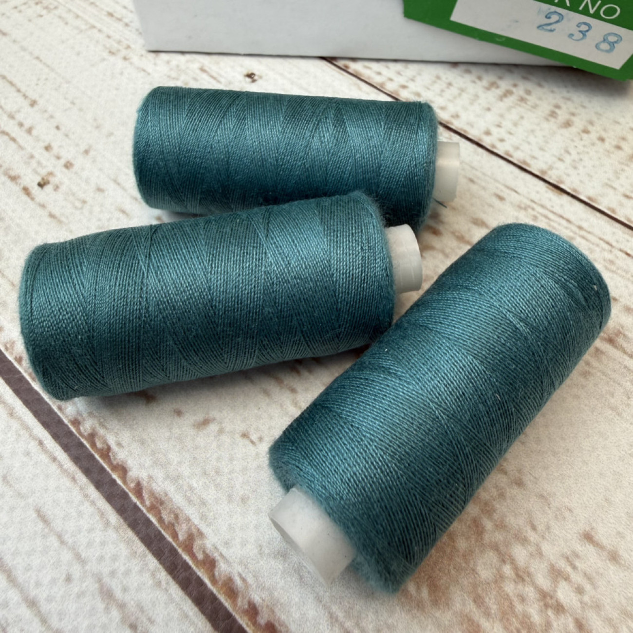 Нитки для шиття Peri 100% поліестер, 40/2, 400Y (№238)