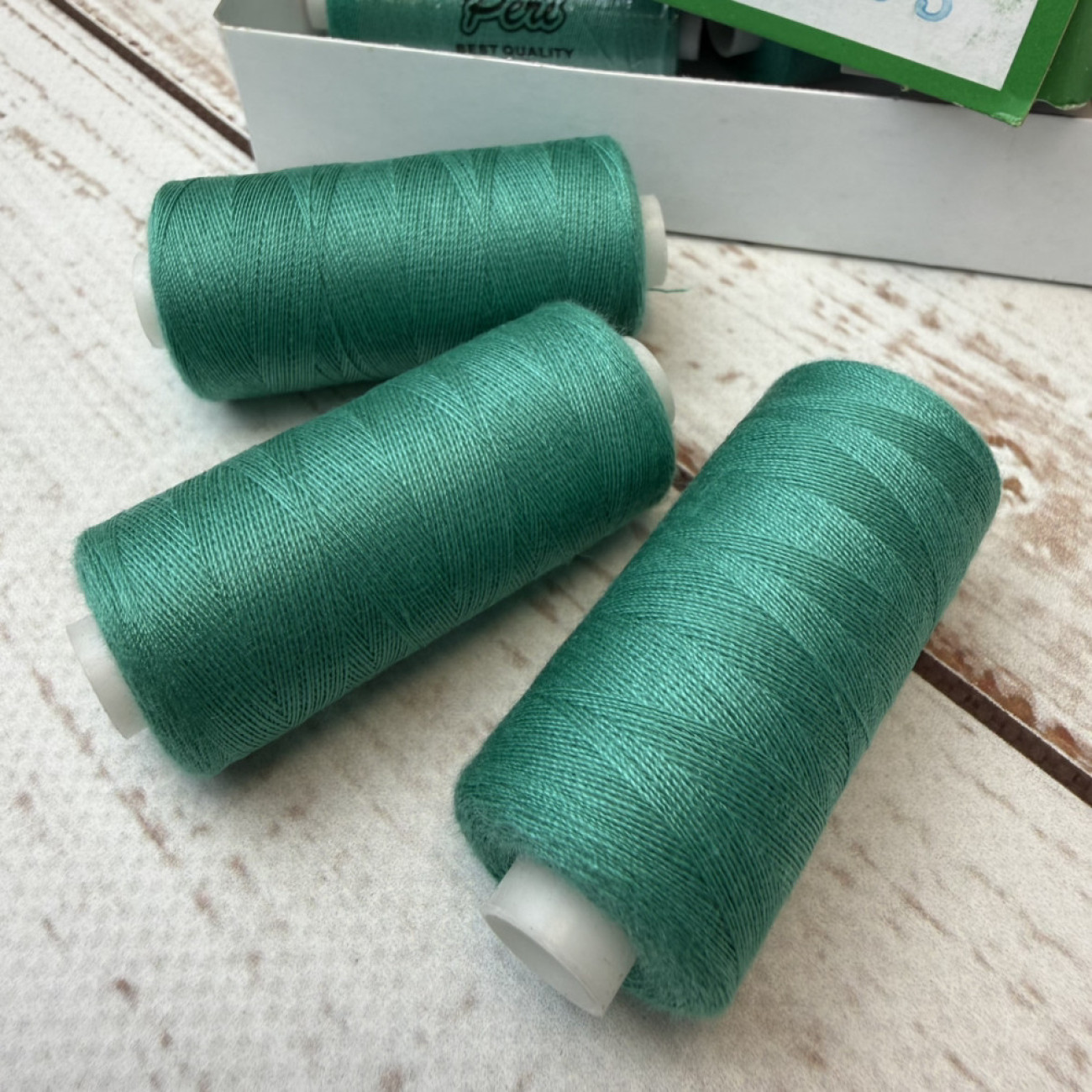 Нитки для шиття Peri 100% поліестер, 40/2, 400Y (№233)