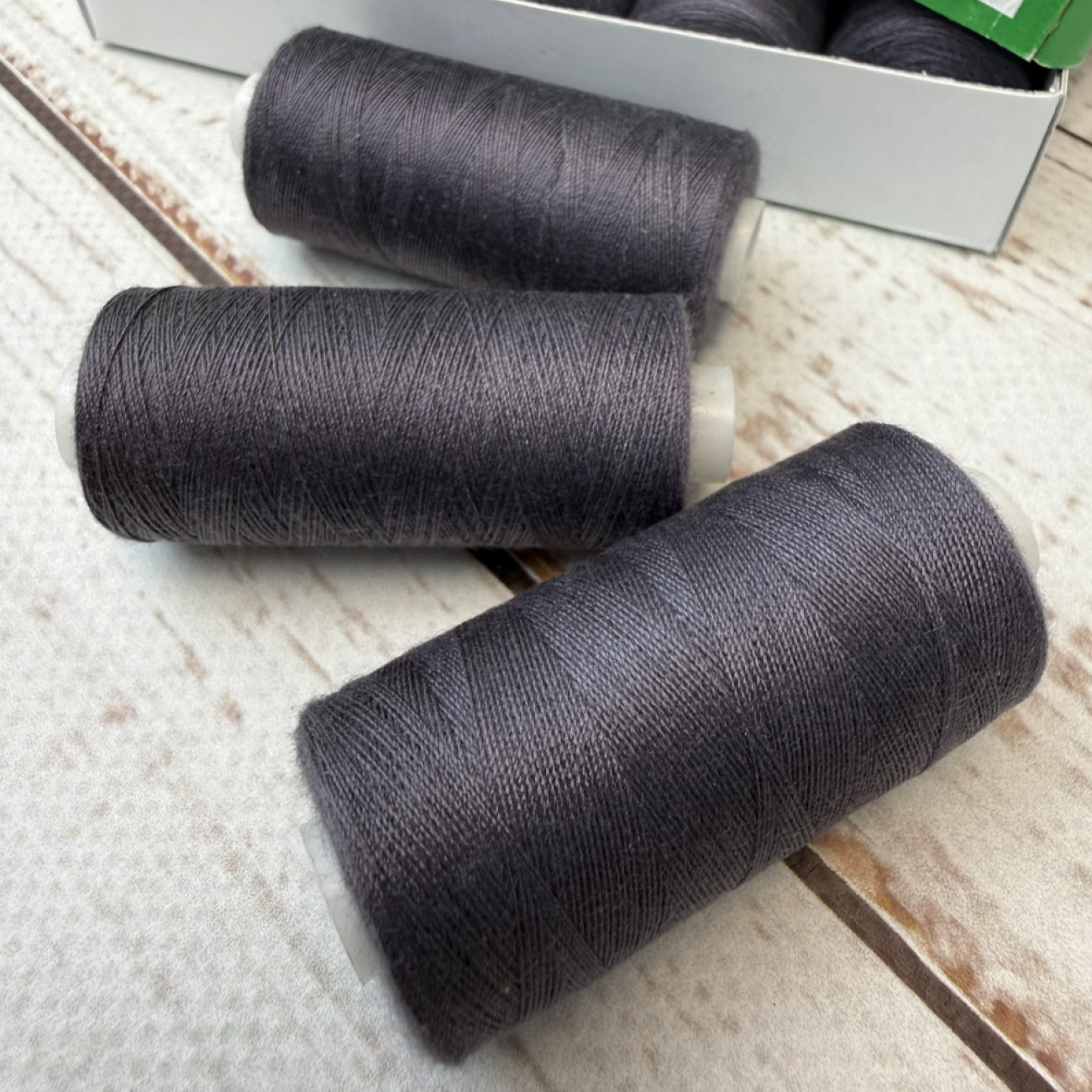 Нитки для шиття Peri 100% поліестер, 40/2, 400Y (№242)