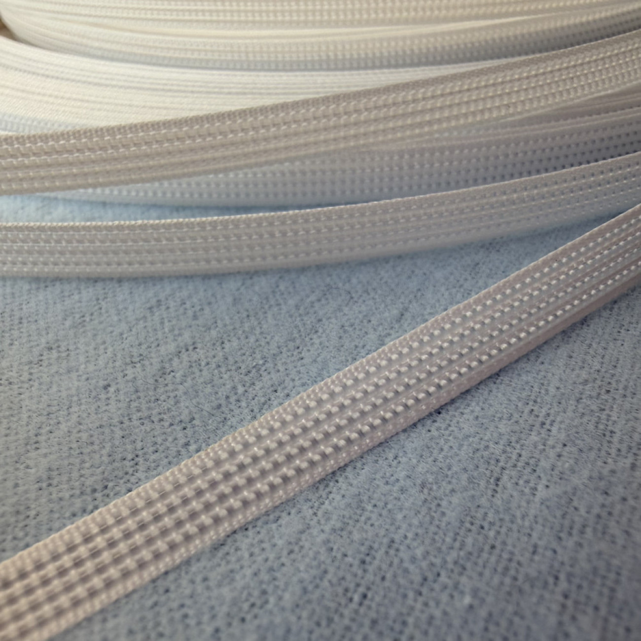 Регілін жорсткий пришивний 6 мм, білий