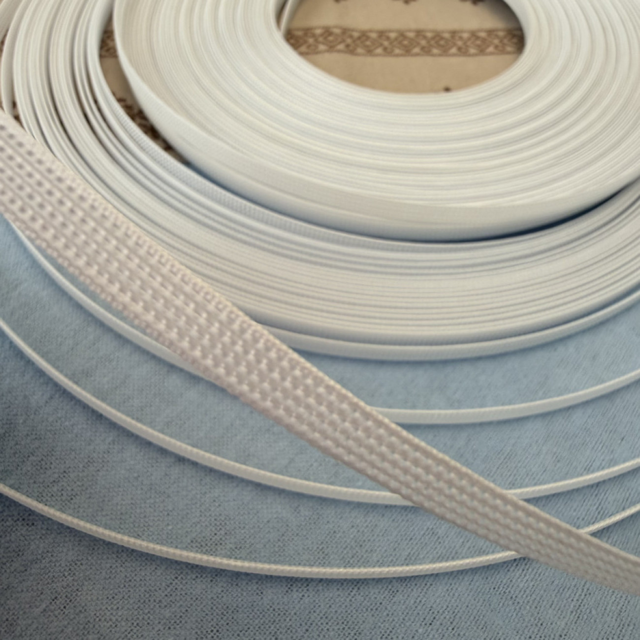 Регілін жорсткий пришивний 6 мм, білий