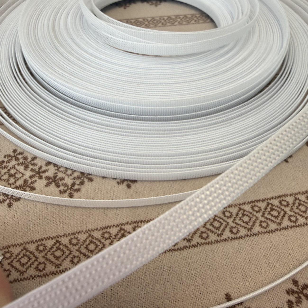 Регілін жорсткий пришивний 6 мм, білий