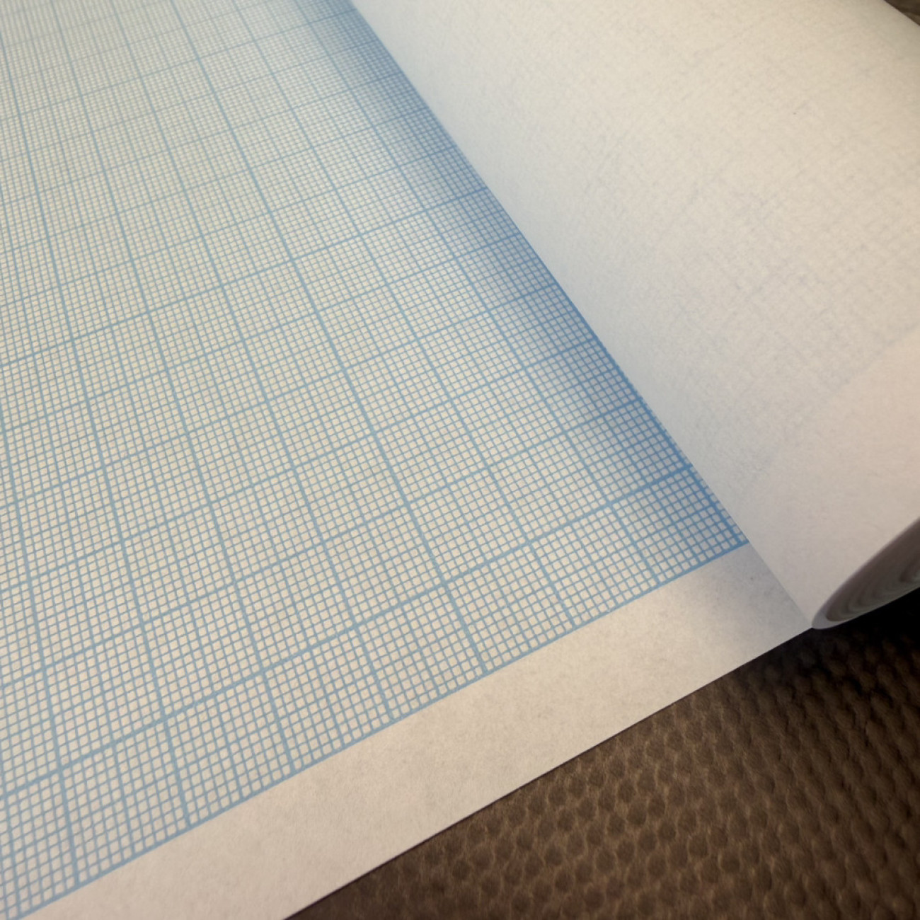 Папір масштабно-координатний (міліметрівка) 64см*10м, блакитний