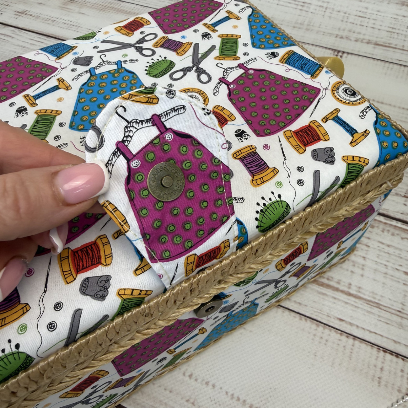 Скринька для рукоділля зі швейним малюнком 