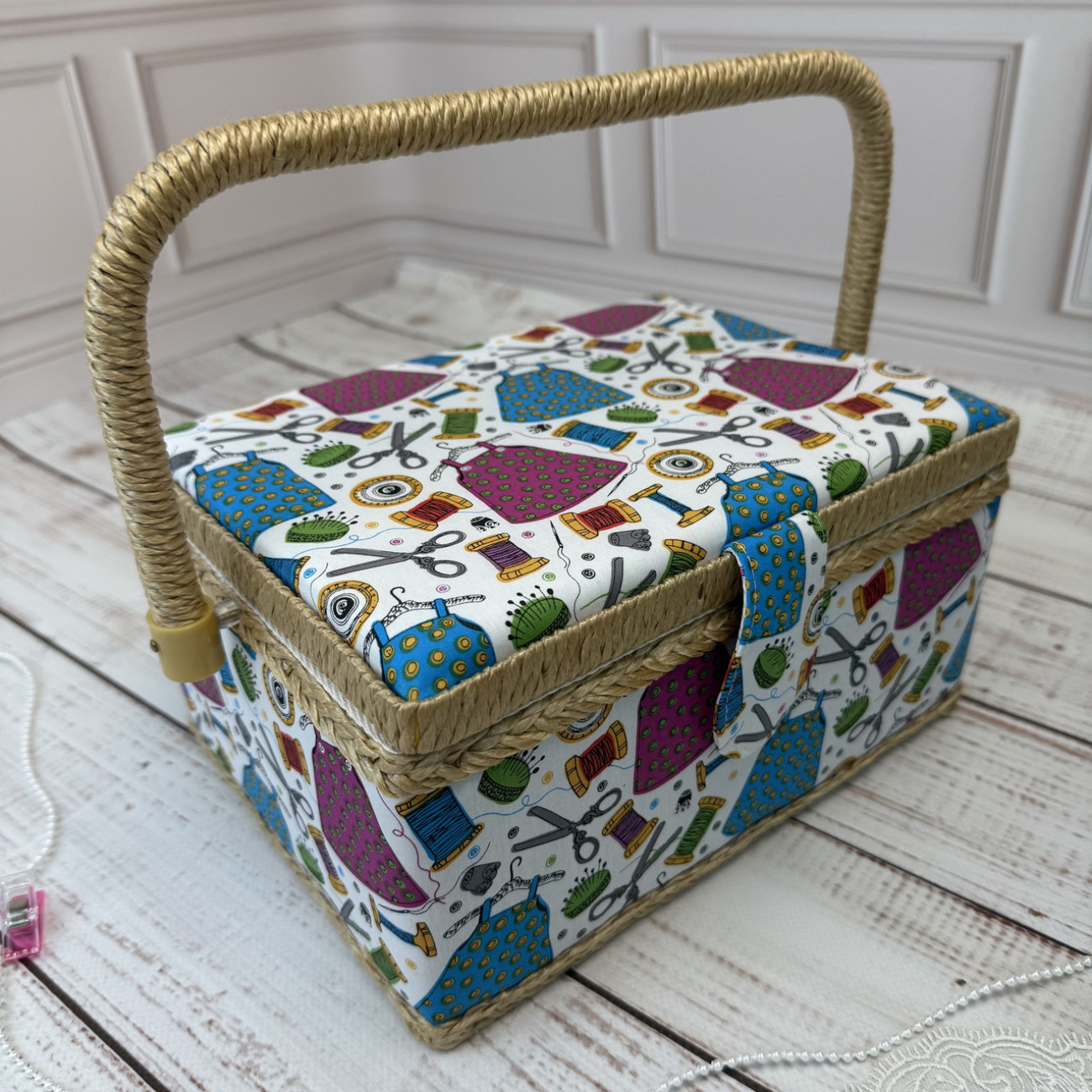 Скринька для рукоділля зі швейним малюнком 