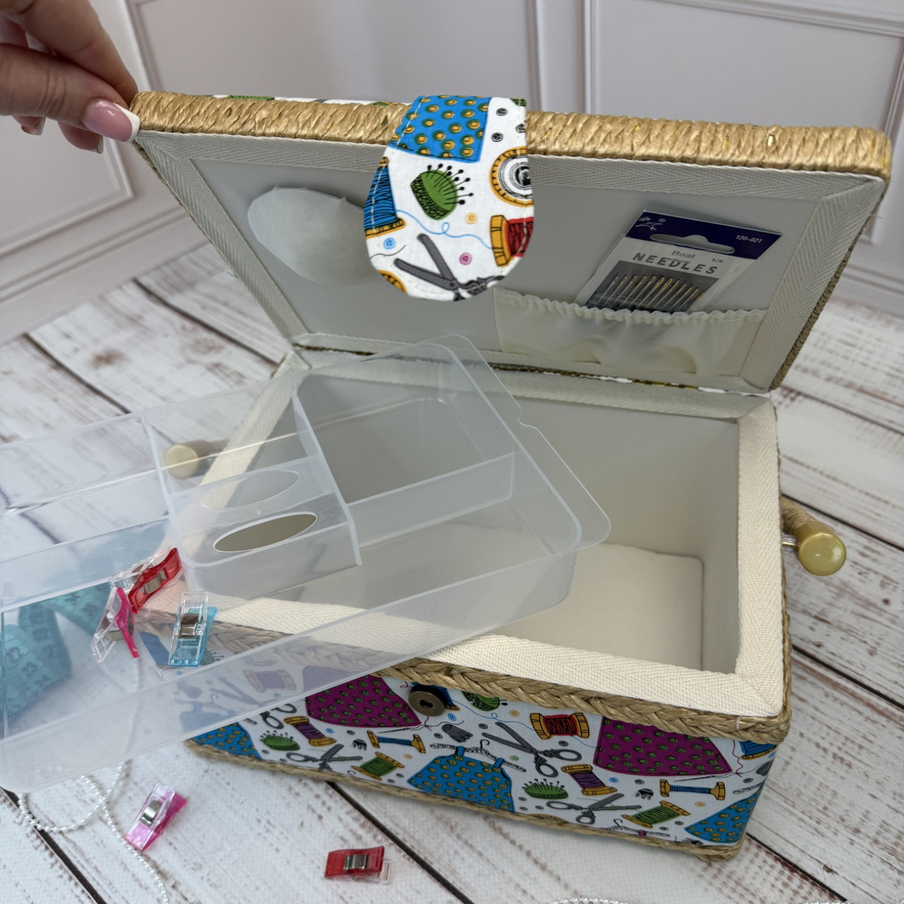 Скринька для рукоділля зі швейним малюнком 