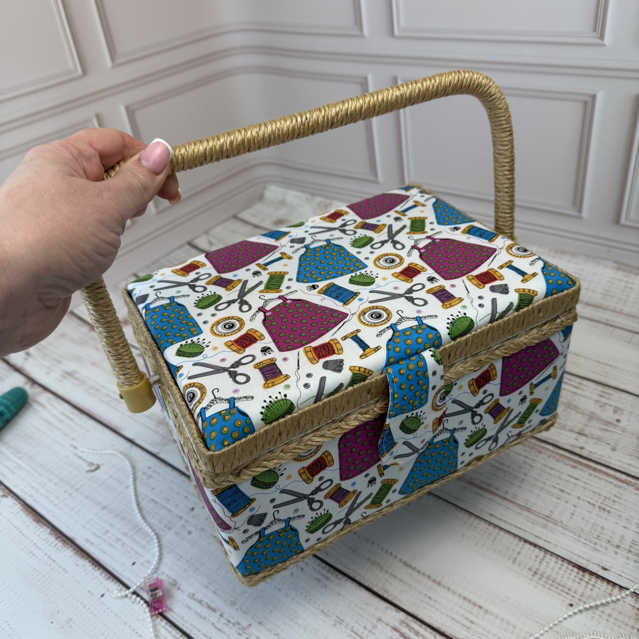 Скринька для рукоділля зі швейним малюнком 