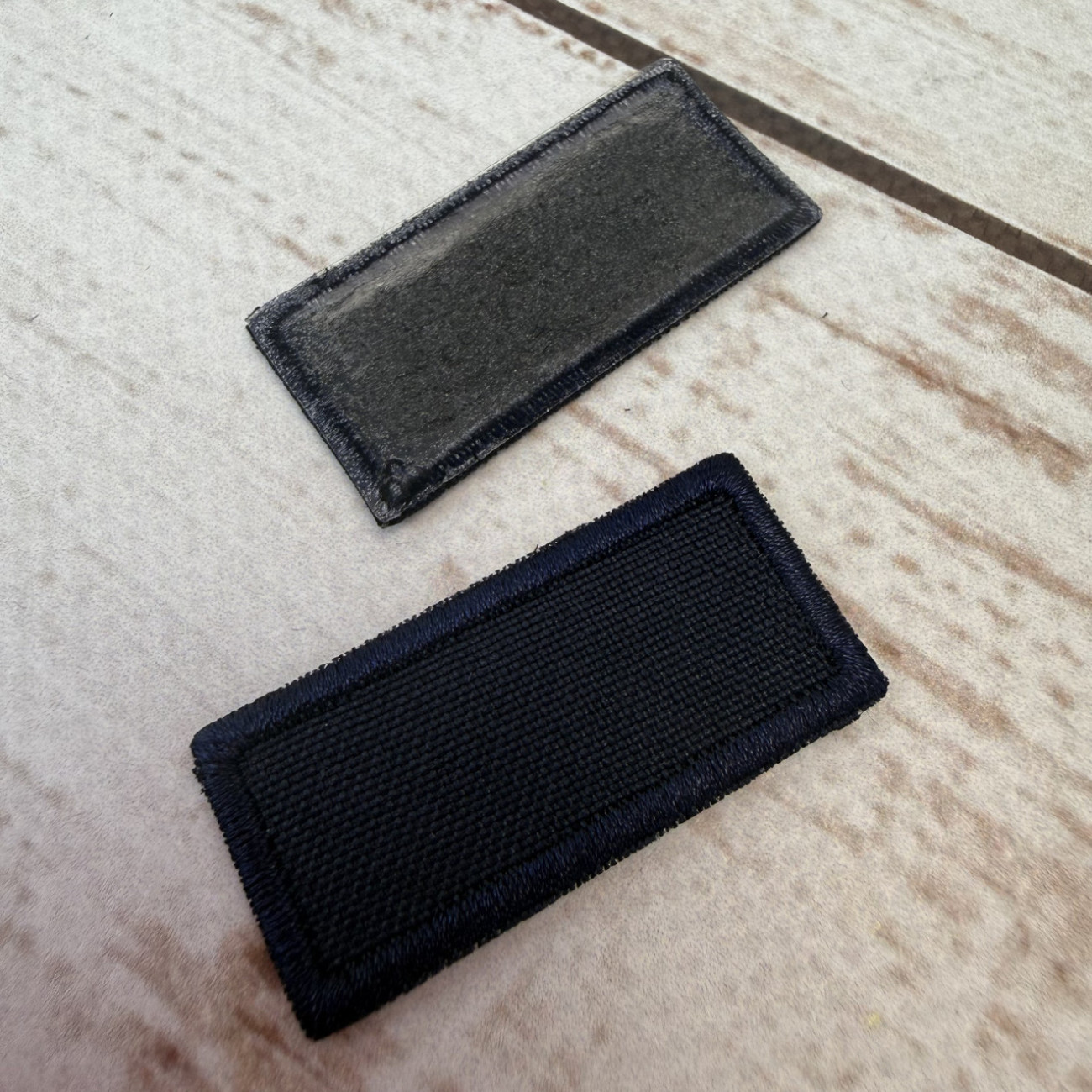 Нашивка клейова (термоаплікація) прямокутна темно-синя 42×20 мм