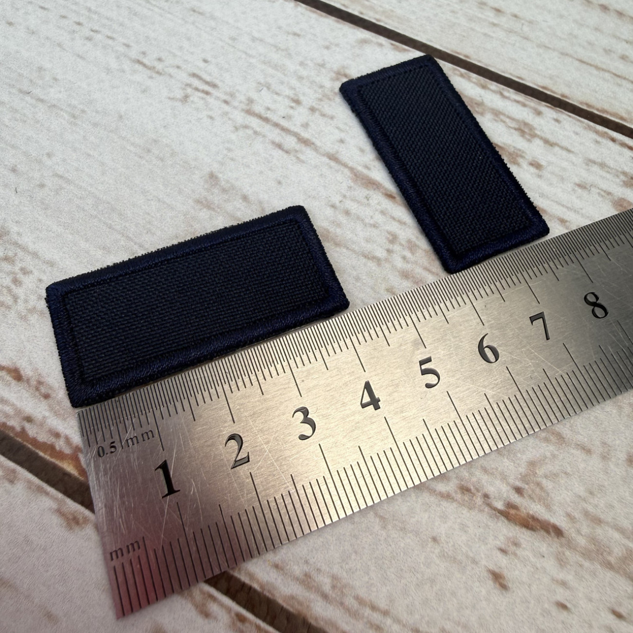 Нашивка клейова (термоаплікація) прямокутна темно-синя 42×20 мм