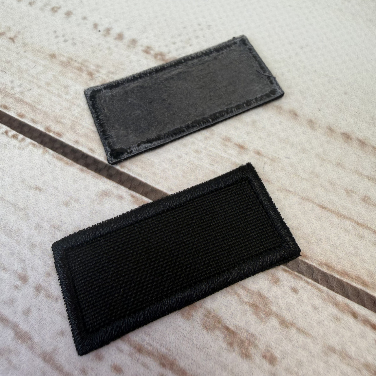 Нашивка клейова (термоаплікація) прямокутна чорна 42×20 мм