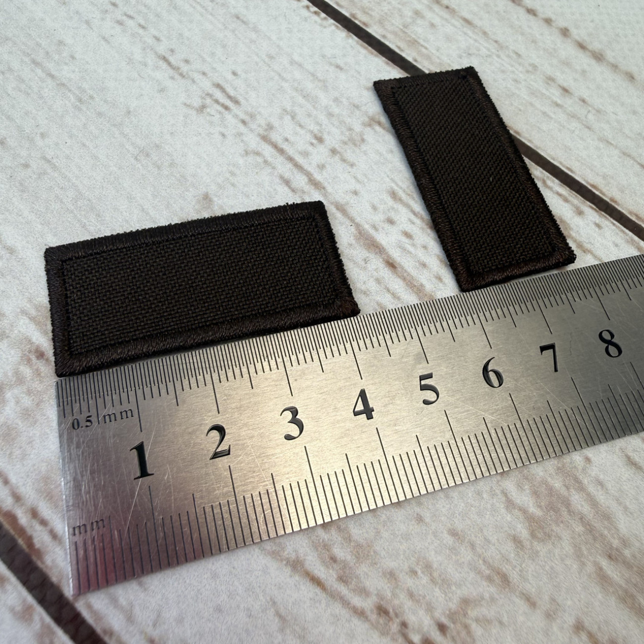 Нашивка клейова (термоаплікація) прямокутна коричнева 42×20 мм