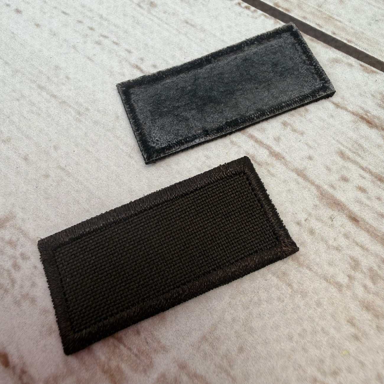 Нашивка клейова (термоаплікація) прямокутна коричнева 42×20 мм