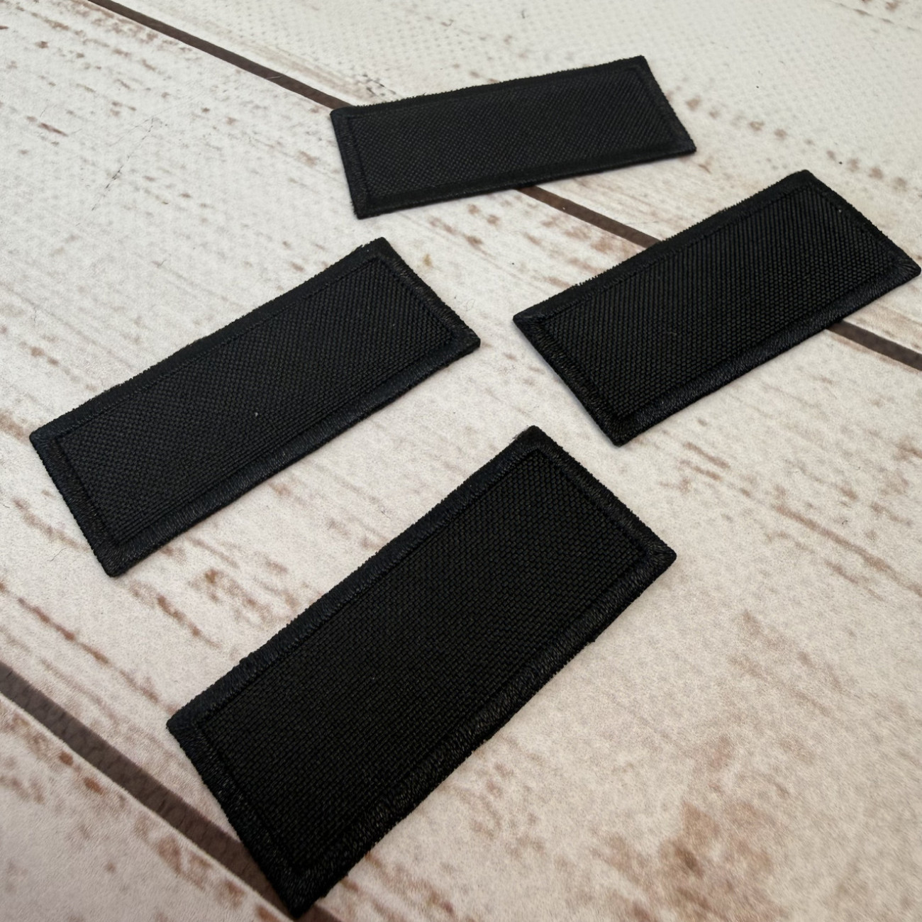 Нашивка клейова (термоаплікація) прямокутна чорна 55×23 мм