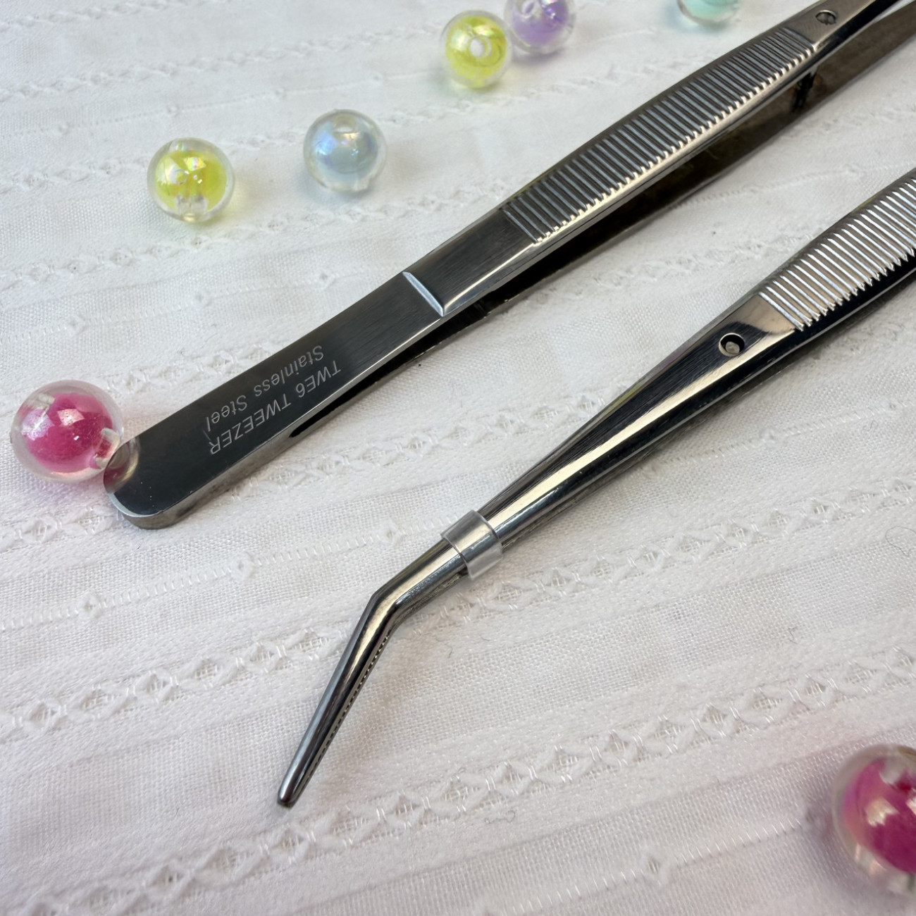 Пінцет вигнутий TWEEZER TWE-6 з рефленими насічками, сріблястий