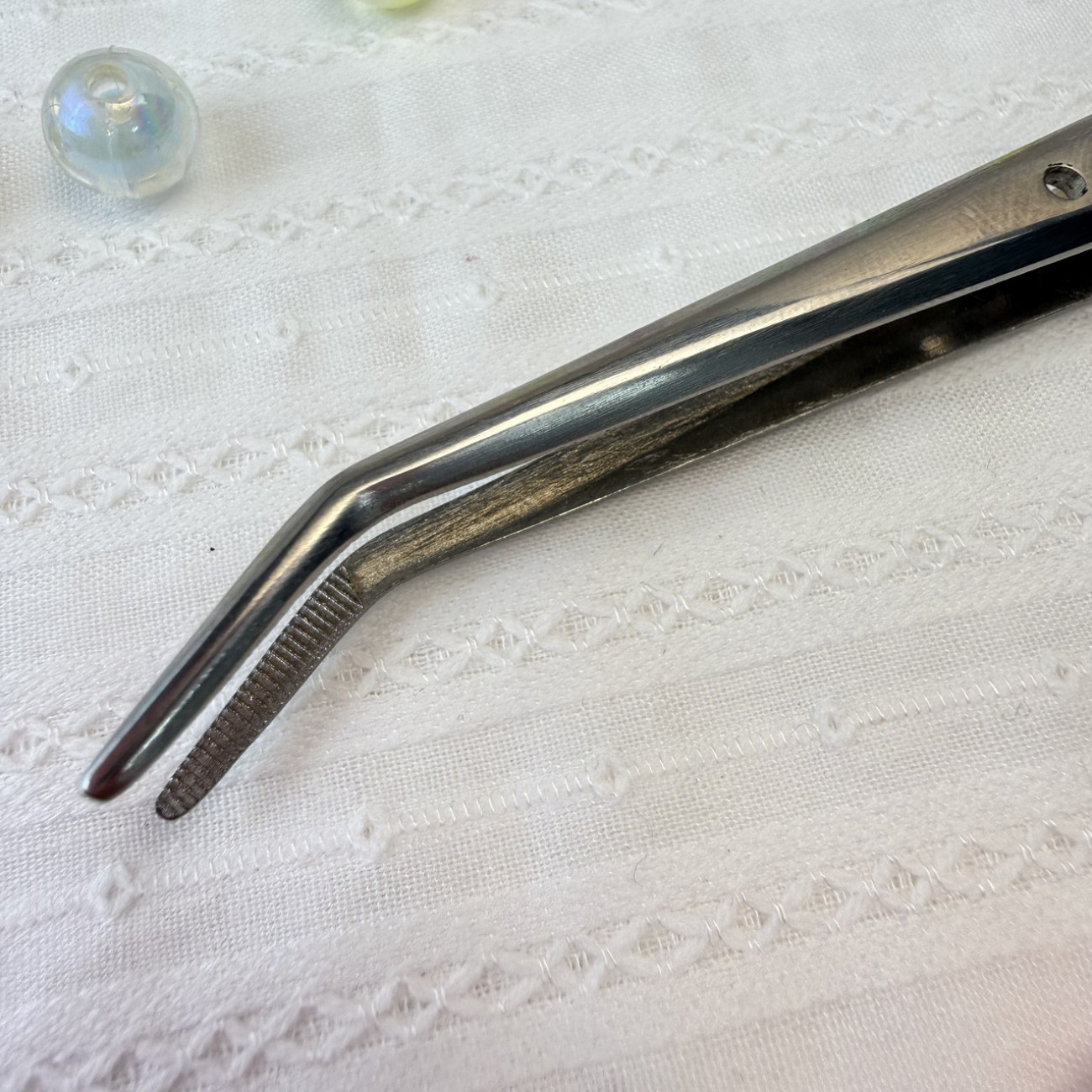 Пінцет вигнутий TWEEZER TWE-6 з рефленими насічками, сріблястий