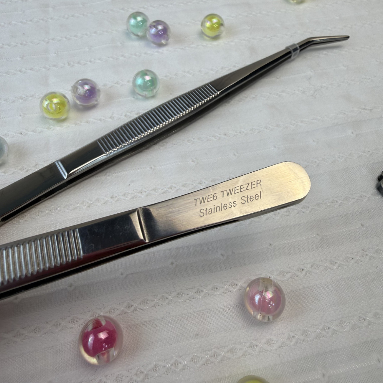 Пінцет вигнутий TWEEZER TWE-6 з рефленими насічками, сріблястий