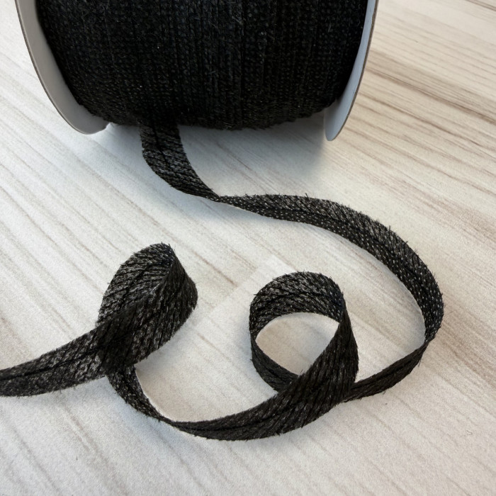 Тасьма ниткопрошивна клейова флізелінова по косій 12 мм чорна, посилена строчкою